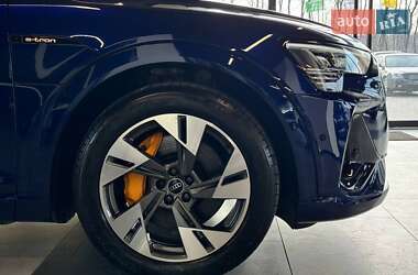 Внедорожник / Кроссовер Audi e-tron 2021 в 