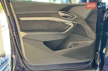 Внедорожник / Кроссовер Audi e-tron 2021 в 