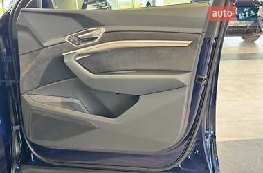 Внедорожник / Кроссовер Audi e-tron 2021 в 