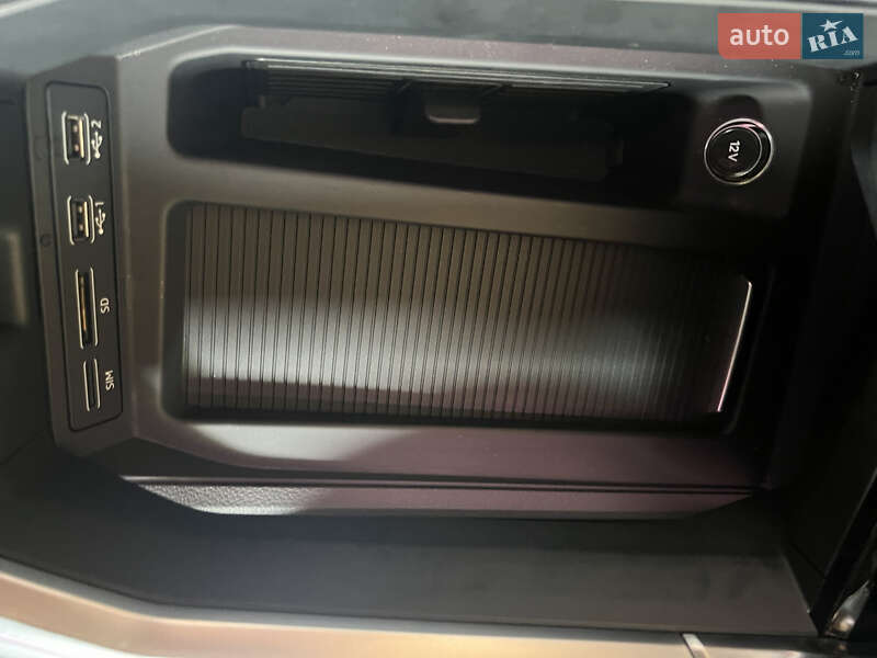 Внедорожник / Кроссовер Audi e-tron 2018 в Киеве фото 21 Внедорожник / Кроссовер Audi e-tron 2018 в Киеве