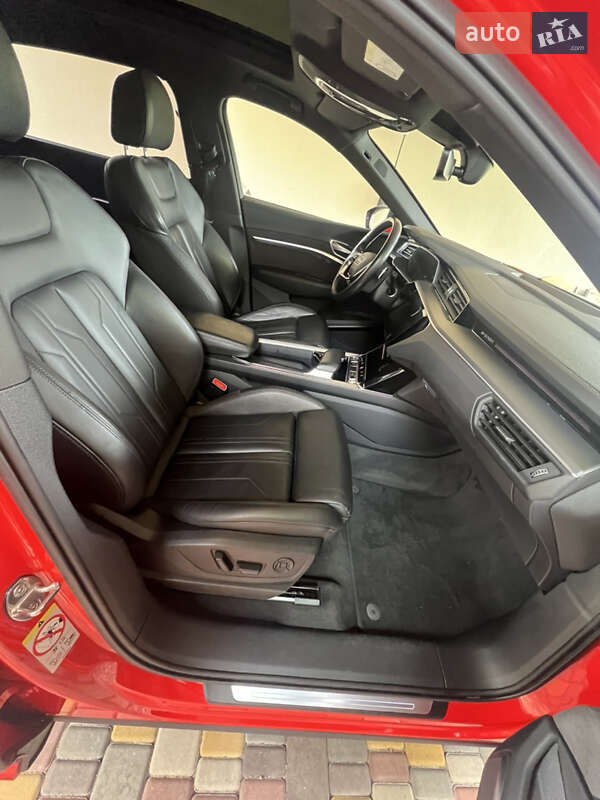 Внедорожник / Кроссовер Audi e-tron 2018 в Киеве фото 31 Внедорожник / Кроссовер Audi e-tron 2018 в Киеве