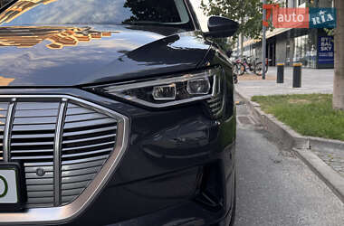 Внедорожник / Кроссовер Audi e-tron 2019 в 