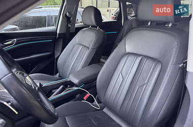 Внедорожник / Кроссовер Audi e-tron 2019 в 