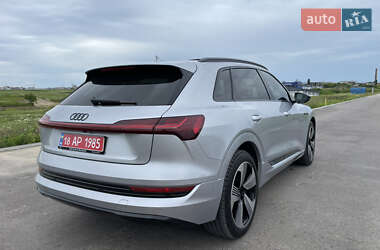 Внедорожник / Кроссовер Audi e-tron 2022 в 