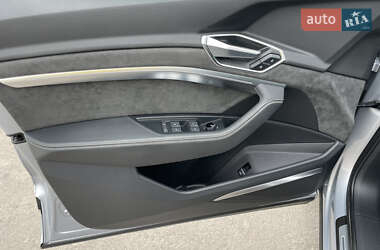 Внедорожник / Кроссовер Audi e-tron 2022 в 