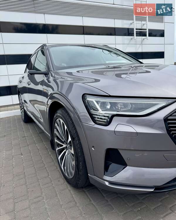 Позашляховик / Кросовер Audi e-tron 2020 в Рівному