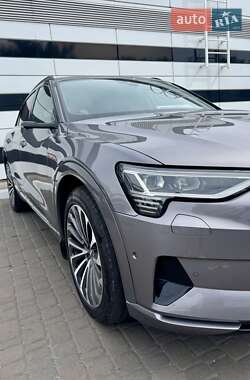 Внедорожник / Кроссовер Audi e-tron 2020 в 