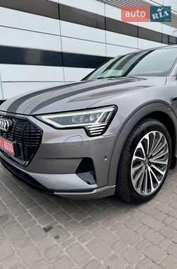 Внедорожник / Кроссовер Audi e-tron 2020 в 