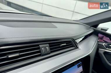 Внедорожник / Кроссовер Audi e-tron 2020 в 