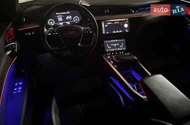 Внедорожник / Кроссовер Audi e-tron 2020 в 