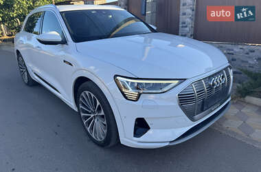 Позашляховик / Кросовер Audi e-tron 2019 в 