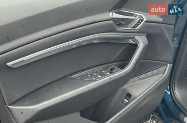 Внедорожник / Кроссовер Audi e-tron 2021 в 