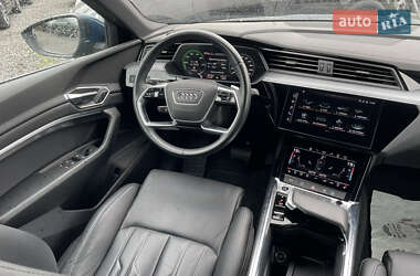 Внедорожник / Кроссовер Audi e-tron 2021 в 