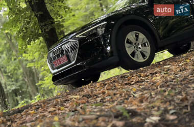 Позашляховик / Кросовер Audi e-tron 2019 в 