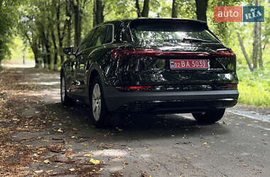 Позашляховик / Кросовер Audi e-tron 2019 в 