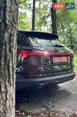 Позашляховик / Кросовер Audi e-tron 2019 в 