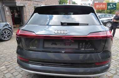 Позашляховик / Кросовер Audi e-tron 2019 в 