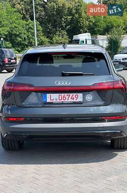 Внедорожник / Кроссовер Audi e-tron 2022 в 