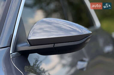 Позашляховик / Кросовер Audi e-tron 2019 в 