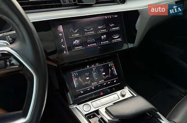 Позашляховик / Кросовер Audi e-tron 2019 в 