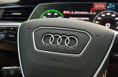 Позашляховик / Кросовер Audi e-tron 2019 в 
