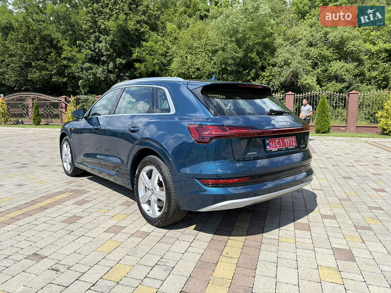 Внедорожник / Кроссовер Audi e-tron 2019 в Сваляве