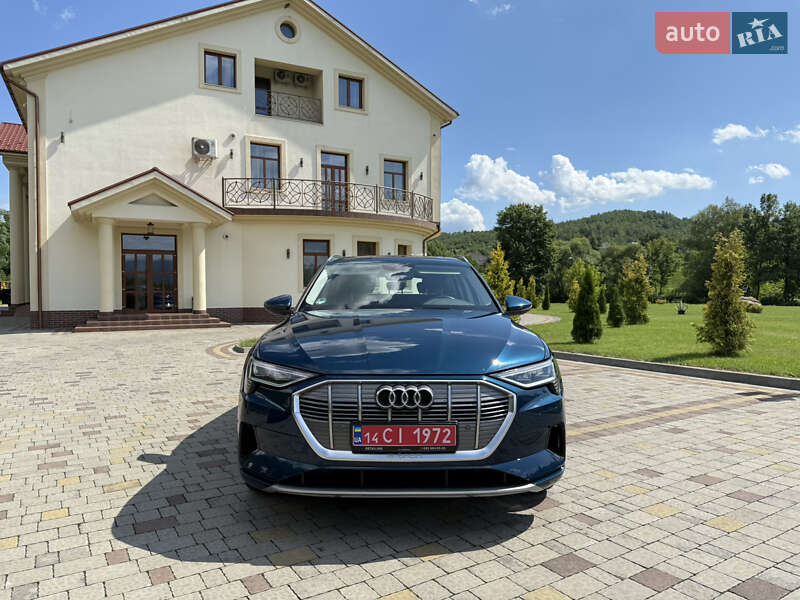 Внедорожник / Кроссовер Audi e-tron 2019 в Сваляве