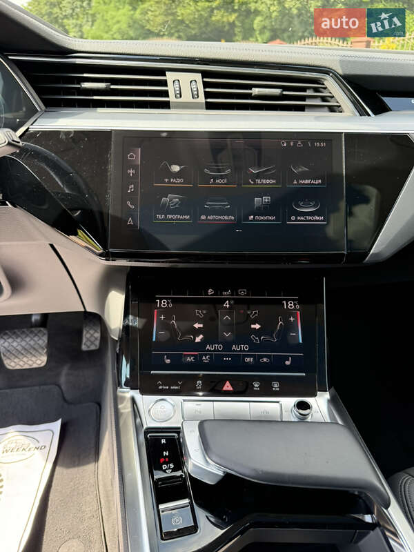 Внедорожник / Кроссовер Audi e-tron 2019 в Сваляве