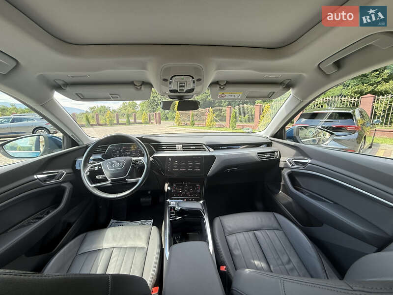 Внедорожник / Кроссовер Audi e-tron 2019 в Сваляве
