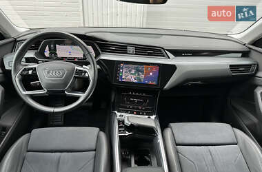 Внедорожник / Кроссовер Audi e-tron 2023 в 