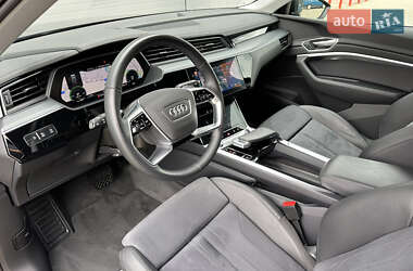 Внедорожник / Кроссовер Audi e-tron 2023 в 
