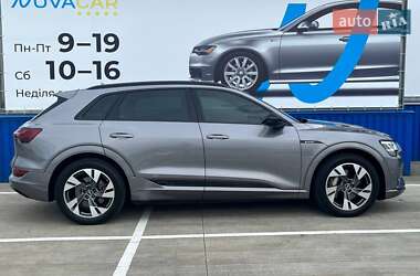 Внедорожник / Кроссовер Audi e-tron 2021 в 
