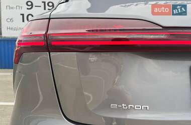 Внедорожник / Кроссовер Audi e-tron 2021 в 