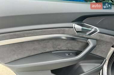 Внедорожник / Кроссовер Audi e-tron 2021 в 