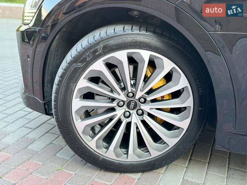 Позашляховик / Кросовер Audi e-tron 2023 в Хмельницькому