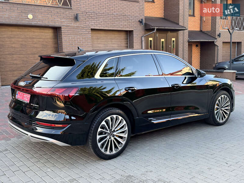 Позашляховик / Кросовер Audi e-tron 2023 в Хмельницькому