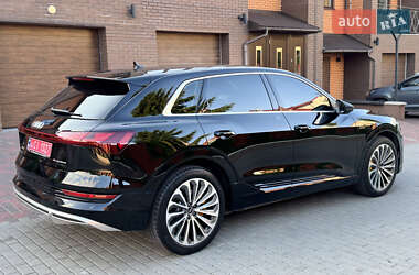 Внедорожник / Кроссовер Audi e-tron 2023 в 