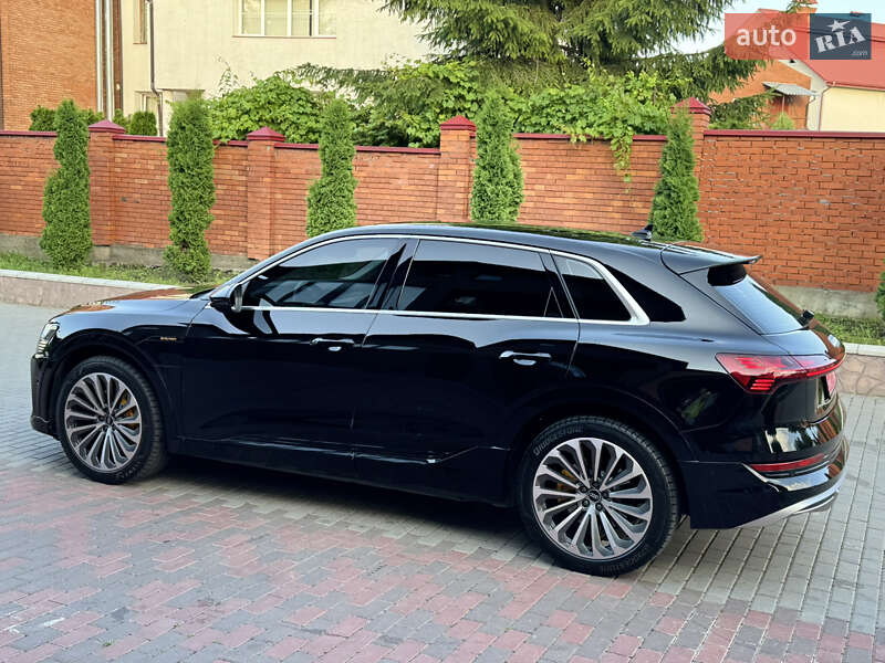 Позашляховик / Кросовер Audi e-tron 2023 в Хмельницькому