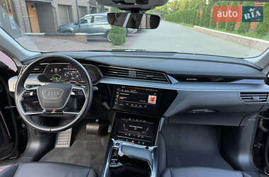 Внедорожник / Кроссовер Audi e-tron 2023 в 