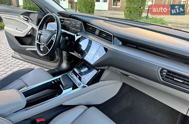Внедорожник / Кроссовер Audi e-tron 2019 в 