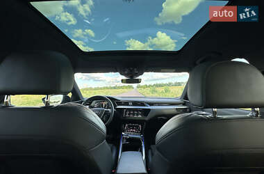 Внедорожник / Кроссовер Audi e-tron 2022 в 