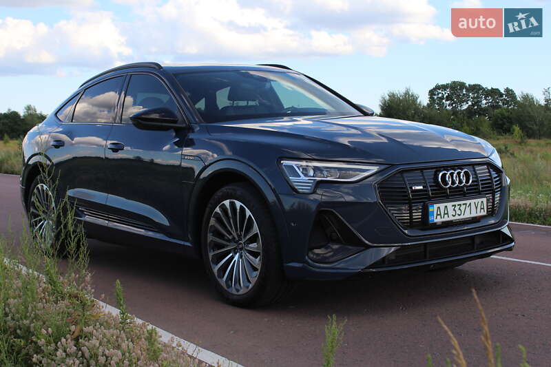 Внедорожник / Кроссовер Audi e-tron 2022 в 