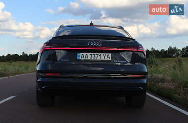 Внедорожник / Кроссовер Audi e-tron 2022 в 