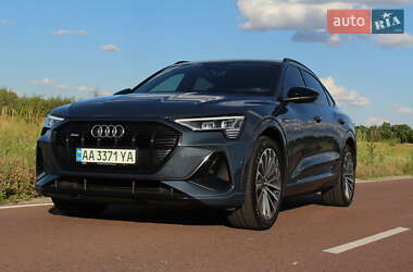 Внедорожник / Кроссовер Audi e-tron 2022 в 