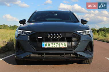 Внедорожник / Кроссовер Audi e-tron 2022 в 