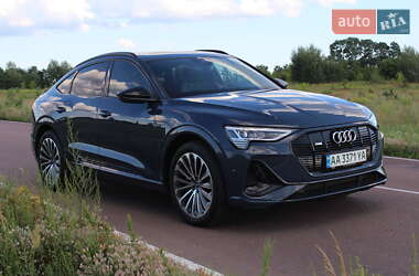 Внедорожник / Кроссовер Audi e-tron 2022 в 