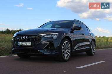 Внедорожник / Кроссовер Audi e-tron 2022 в 