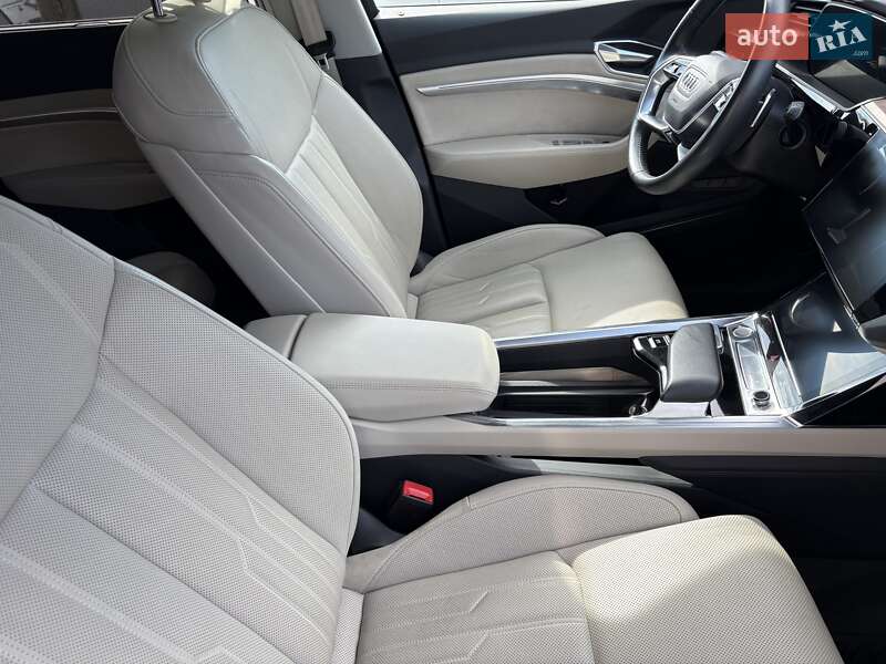 Позашляховик / Кросовер Audi e-tron 2019 в Дрогобичі