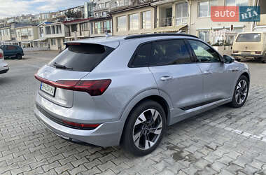 Внедорожник / Кроссовер Audi e-tron 2021 в 
