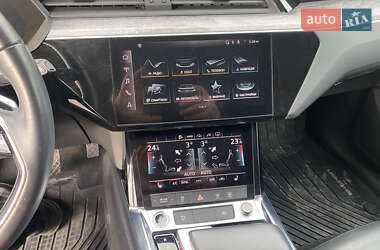 Внедорожник / Кроссовер Audi e-tron 2021 в 